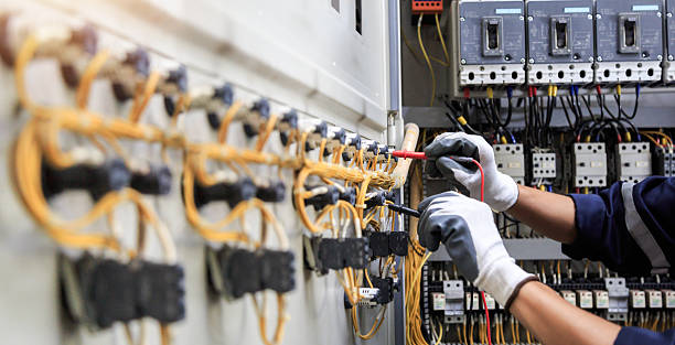Professional Electrician technician working in Fort Lee, NJ